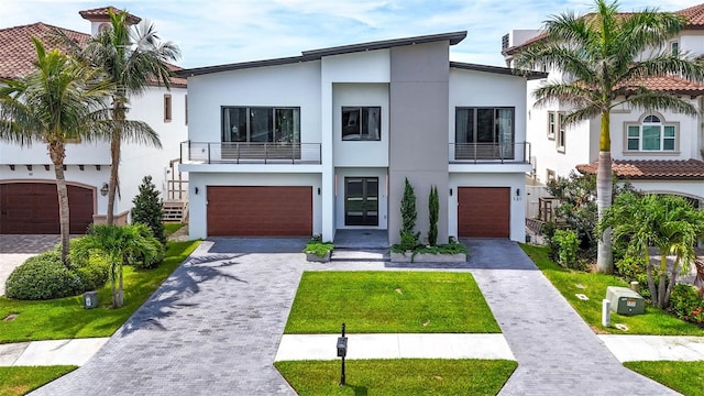 131 Forest Hills Dr, Redington Shores, FL 33708 - view of front of house with stucco siding and a balcony