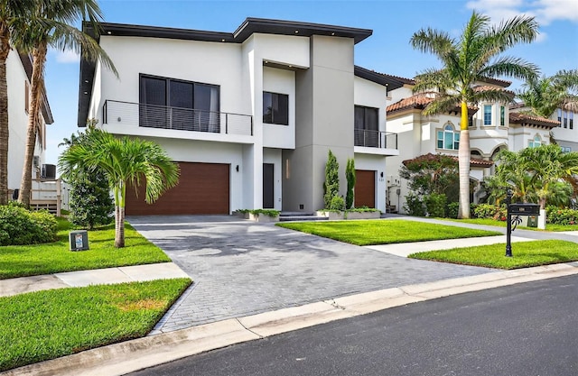 131 Forest Hills Dr, Redington Shores, FL 33708 - view of front of property featuring stucco siding, an attached garage, driveway, and a front lawn