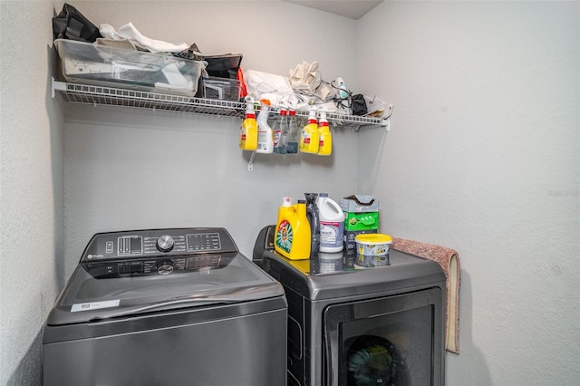 1518 Louise Ave, Auburndale, FL 33823 - laundry area with washing machine and clothes dryer