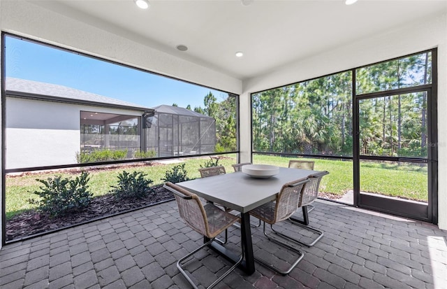 5719 Silverside Pine Ct, Lakewood Ranch, FL 34211 - sunroom featuring outdoor dining area