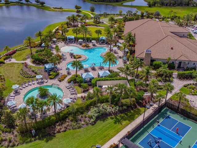 5317 Rushmere Ct, Palmetto, FL 34221 - bird's eye view of a pool and a large body of water