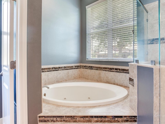 3503 Graycliff Ln, Brandon, FL 33511 - full bathroom with a jetted tub