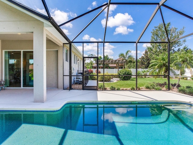 3503 Graycliff Ln, Brandon, FL 33511 - view of swimming pool featuring a patio area and glass enclosure