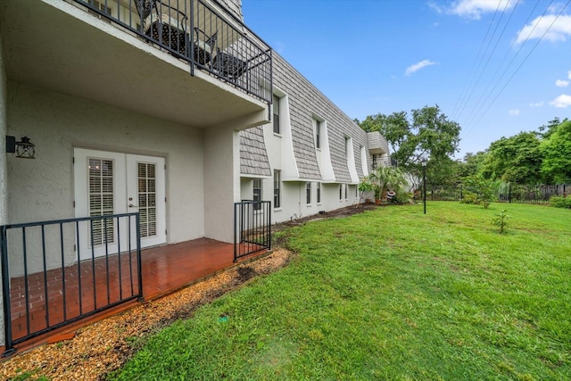 720 Lyndhurst St Unit 1101, Dunedin, FL 34698 - view of grassy yard with a patio area and a balcony