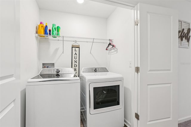 6235 Bucket Ct, Gibsonton, FL 33534 - laundry room with washer and dryer and baseboards