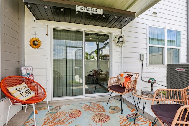 6235 Bucket Ct, Gibsonton, FL 33534 - property entrance