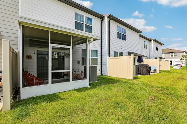6235 Bucket Ct, Gibsonton, FL 33534 - back of house featuring a residential view and a sunroom