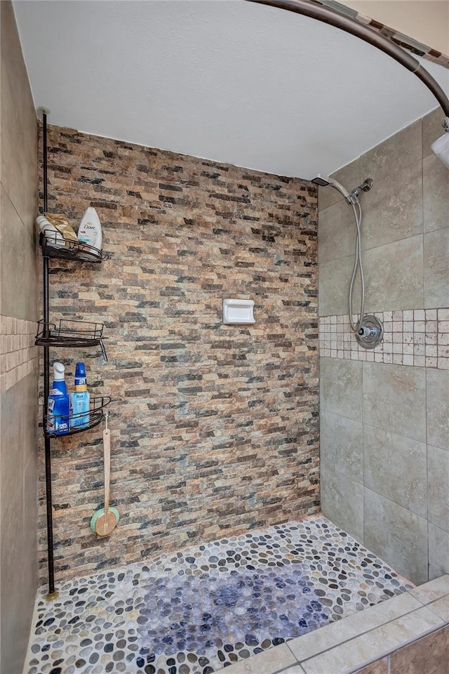900 Maclaren Dr N Unit D, Palm Harbor, FL 34684 - full bathroom featuring tiled shower
