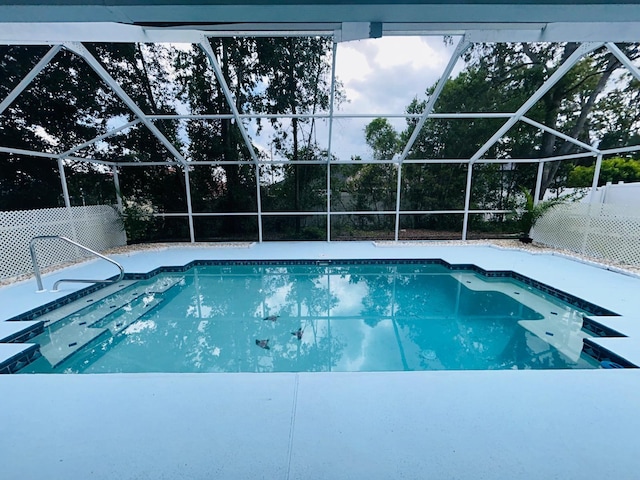 10444 Fordham St, Spring Hill, FL 34608 - swimming pool with a lanai