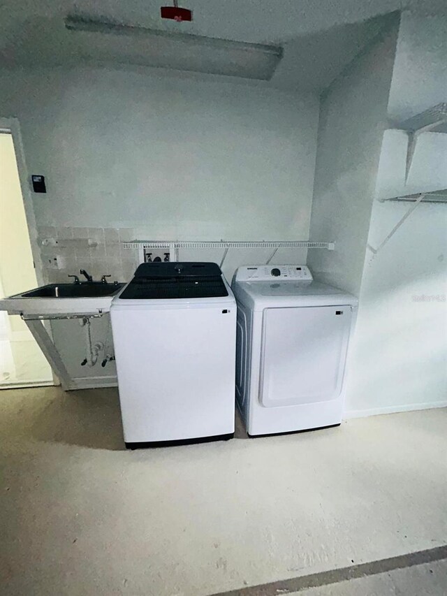 10444 Fordham St, Spring Hill, FL 34608 - laundry area with independent washer and dryer