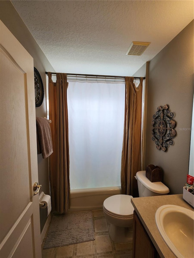 2509 Montecito Ave, Eustis, FL 32726 - bathroom with vanity, shower / tub combo, and a textured ceiling