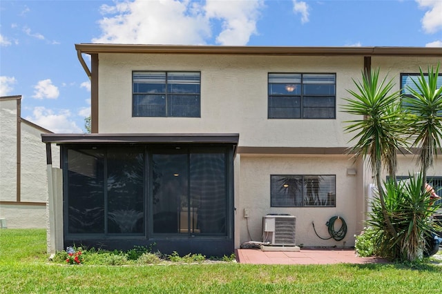 9209 Seminole Blvd Unit 13, Seminole, FL 33772 - back of property featuring a sunroom and stucco siding