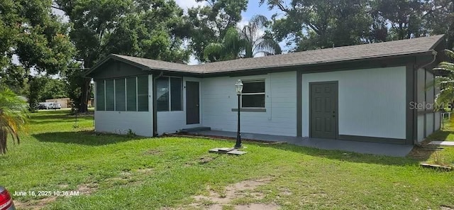 1908 S Kingsway Rd, Seffner, FL 33584 - view of front of home with a front yard