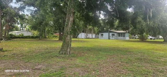 1908 S Kingsway Rd, Seffner, FL 33584 - view of grassy yard