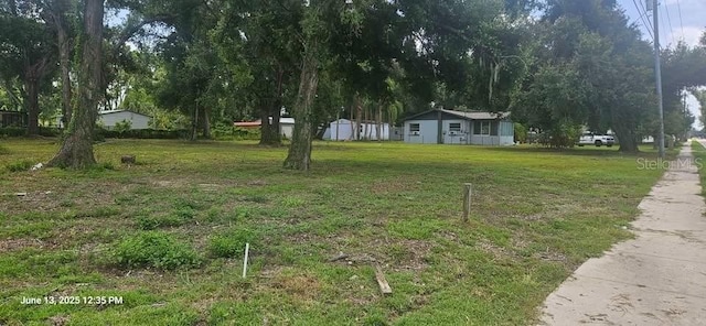 1908 S Kingsway Rd, Seffner, FL 33584 - view of yard