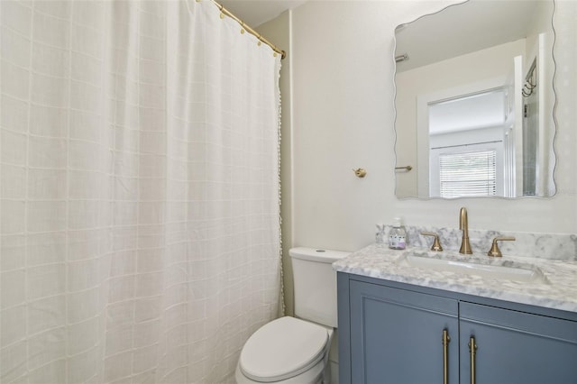 206 N Beverly Ave Unit 1/2, Tampa, FL 33609 - full bath featuring vanity and a shower with shower curtain