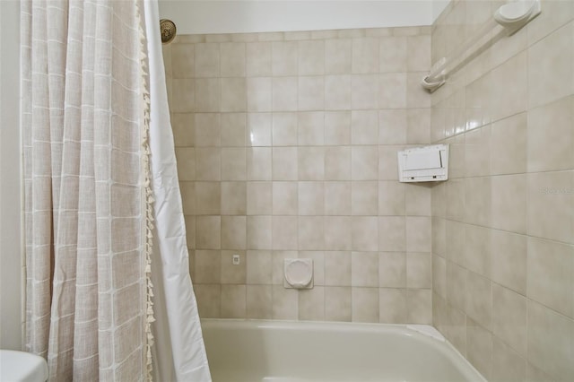 206 N Beverly Ave Unit 1/2, Tampa, FL 33609 - full bath featuring shower / bathtub combination with curtain and toilet