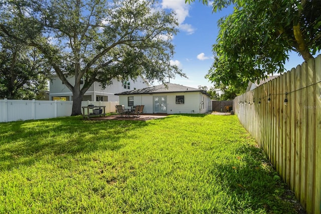 206 N Beverly Ave Unit 1/2, Tampa, FL 33609 - back of property featuring a fenced backyard and a patio
