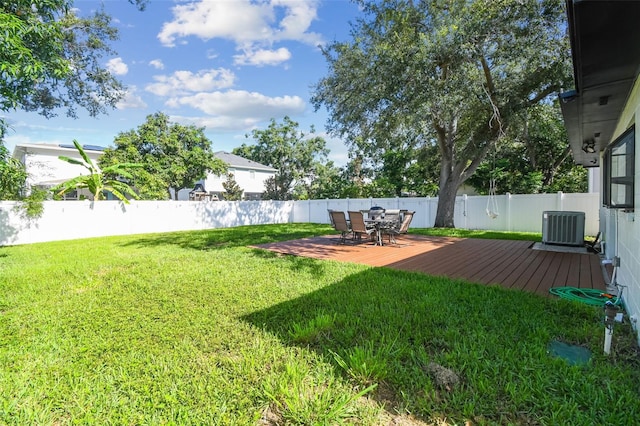 206 N Beverly Ave Unit 1/2, Tampa, FL 33609 - fenced backyard featuring a deck and outdoor dining space