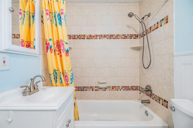 2025 Jefferson Ave, Dunedin, FL 34698 - bathroom with shower / tub combo with curtain and vanity