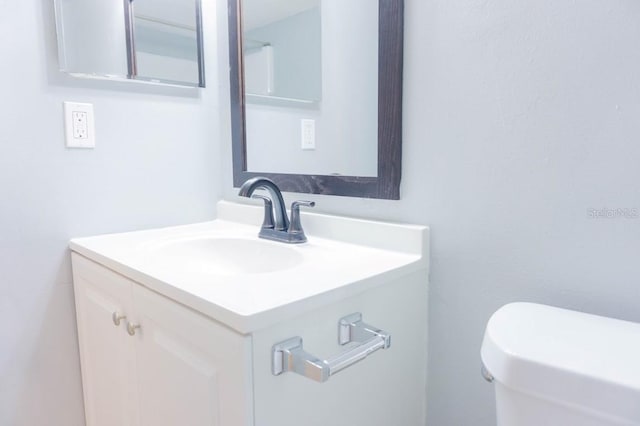 220 Berry Tree Pl Unit 220, Brandon, FL 33510 - half bath featuring vanity and toilet