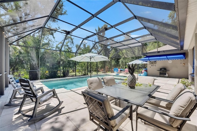 5804 Terncrest Dr, Lithia, FL 33547 - swimming pool featuring a patio area, grilling area, and outdoor dining space