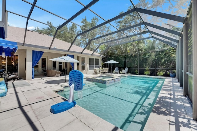5804 Terncrest Dr, Lithia, FL 33547 - view of swimming pool featuring a patio, a pool with connected hot tub, and glass enclosure