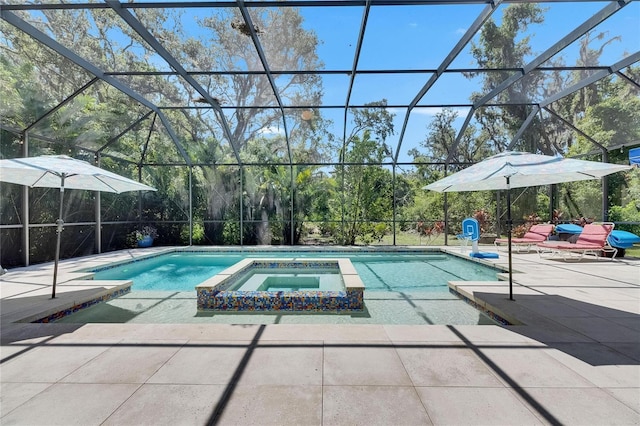 5804 Terncrest Dr, Lithia, FL 33547 - view of swimming pool with a patio area, a pool with connected hot tub, a lanai, and view of scattered trees