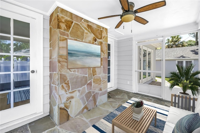 555 21st Ave NE, Saint Petersburg, FL 33704 - view of sunroom / solarium