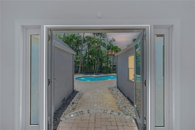 555 21st Ave NE, Saint Petersburg, FL 33704 - view of swimming pool
