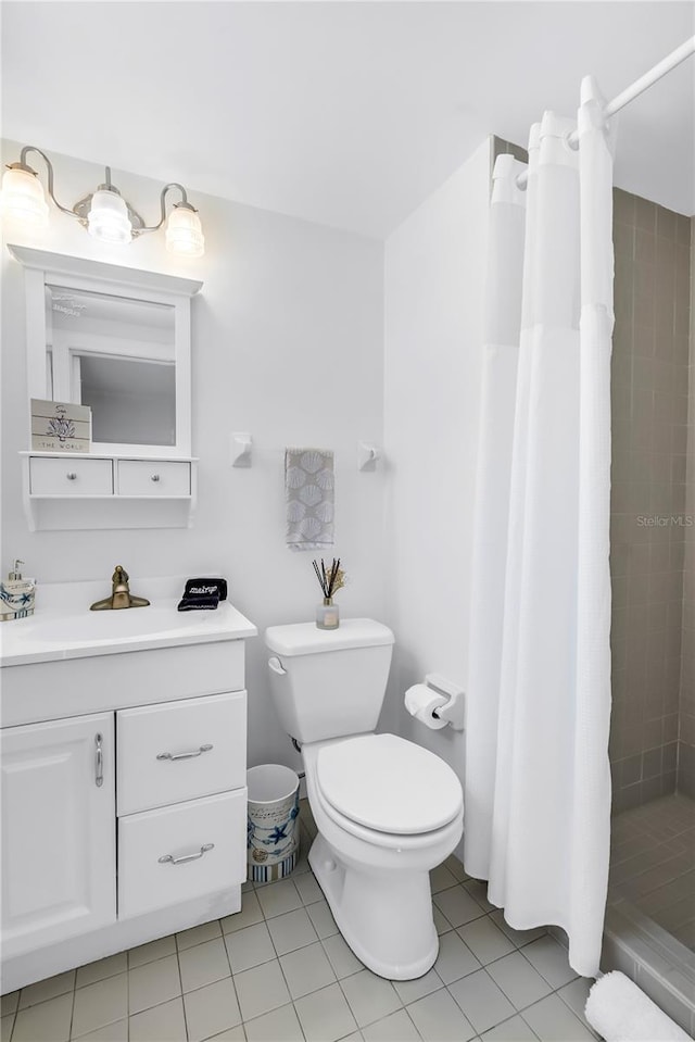 555 21st Ave NE, Saint Petersburg, FL 33704 - bathroom featuring vanity, a tile shower, and tile patterned floors