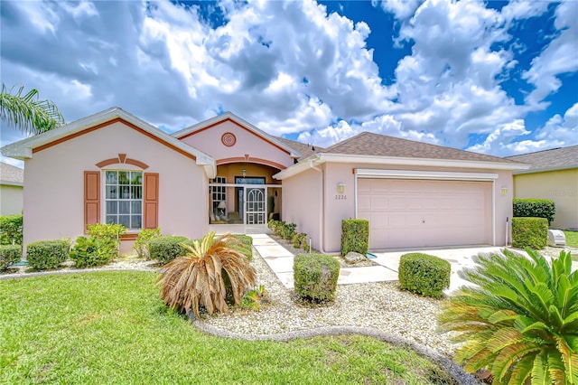 2226 N Creek Ct, Sun City Center, FL 33573 - view of front of home with stucco siding, an attached garage, a front yard, driveway, and a shingled roof