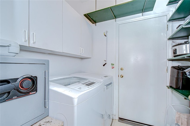 2226 N Creek Ct, Sun City Center, FL 33573 - laundry room featuring washer and clothes dryer and cabinet space