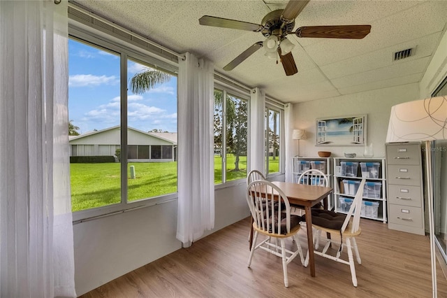 123 Glendower Cir Unit 123, Sun City Center, FL 33573 - sunroom featuring a ceiling fan