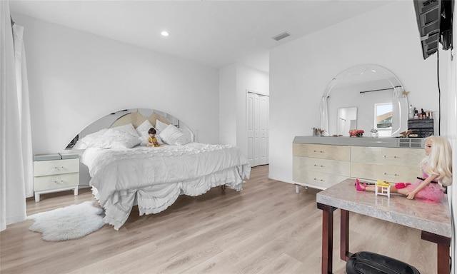 9429 Northcliffe Blvd, Spring Hill, FL 34606 - bedroom with wood finished floors and recessed lighting