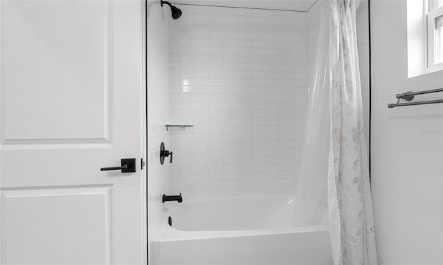 9429 Northcliffe Blvd, Spring Hill, FL 34606 - full bathroom featuring shower / bathtub combination with curtain