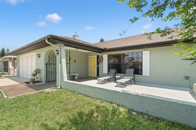 7022 Kingsway Dr, Port Richey, FL 34668 - rear view of house featuring covered porch, stucco siding, an attached garage, and a yard