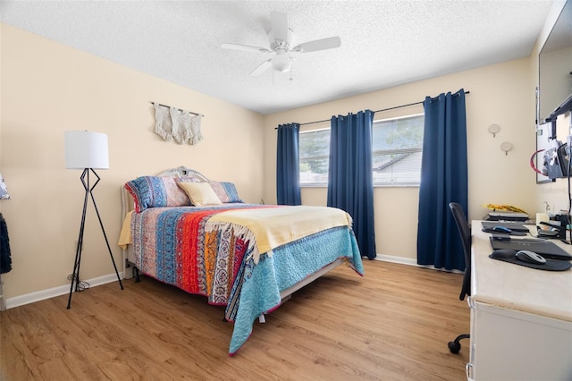 7022 Kingsway Dr, Port Richey, FL 34668 - bedroom featuring light wood-style floors, a textured ceiling, and a ceiling fan