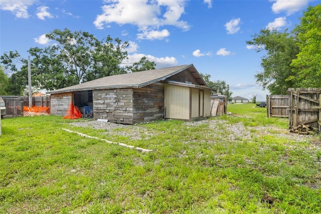 2221 W Lake Dr, Wimauma, FL 33598 - view of yard with an outdoor structure and a pole building
