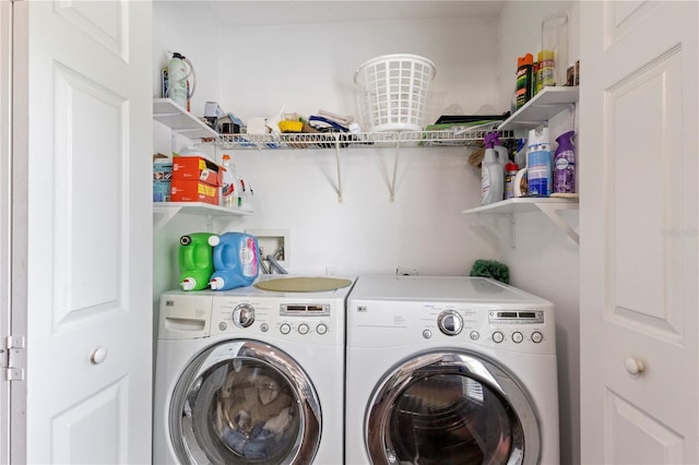 7804 Country Chase Ave, Lakeland, FL 33810 - laundry room featuring washing machine and dryer