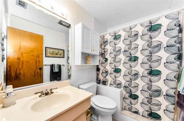 2700 Bayshore Blvd Unit 1206, Dunedin, FL 34698 - bathroom featuring vanity, a shower with curtain, and tile walls