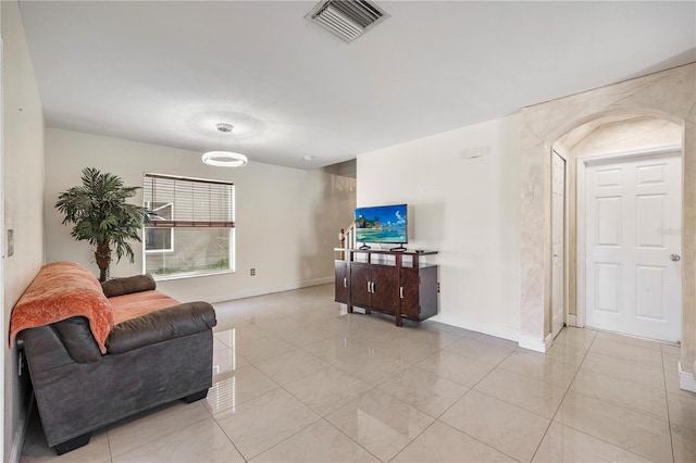 7819 Carriage Pointe Dr, Gibsonton, FL 33534 - living area featuring light tile patterned flooring