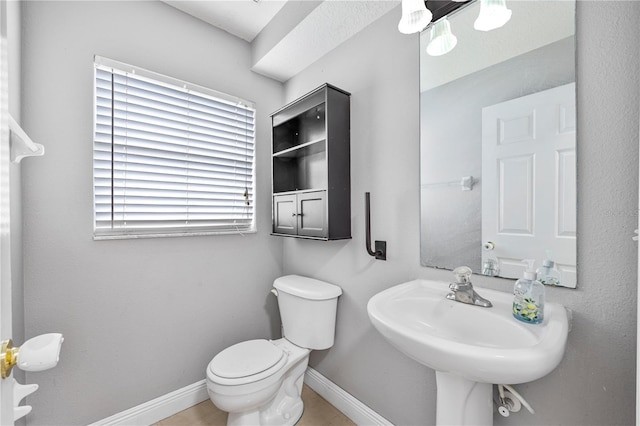 7819 Carriage Pointe Dr, Gibsonton, FL 33534 - bathroom featuring toilet and baseboards
