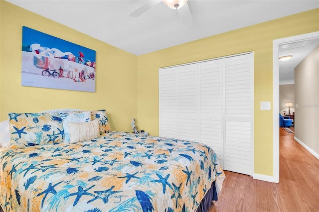 2814 Highlands Blvd Unit B, Palm Harbor, FL 34684 - bedroom with wood finished floors, a closet, and a ceiling fan