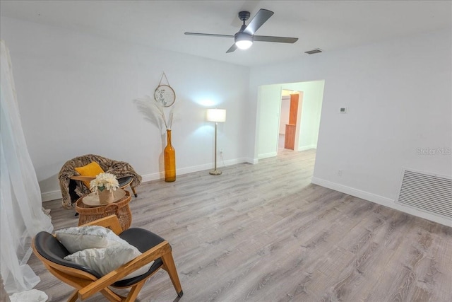 1400 E Fern Rd, Lakeland, FL 33801 - living area featuring light wood finished floors and ceiling fan