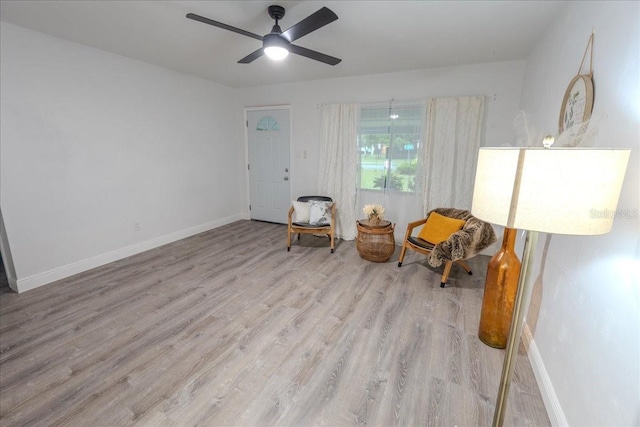 1400 E Fern Rd, Lakeland, FL 33801 - living area featuring wood finished floors and ceiling fan