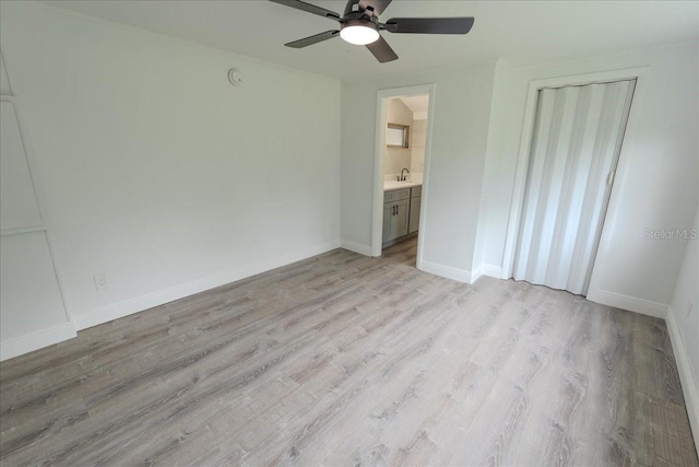 1400 E Fern Rd, Lakeland, FL 33801 - unfurnished bedroom with light wood-type flooring, a closet, ensuite bath, and a ceiling fan