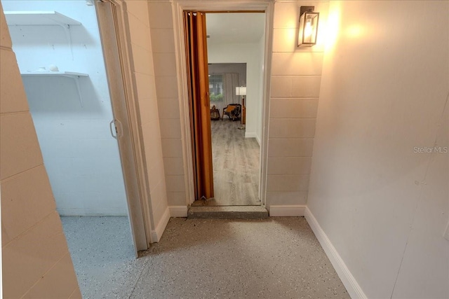 1400 E Fern Rd, Lakeland, FL 33801 - hallway with baseboards