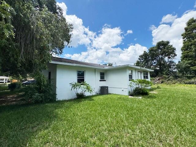 1400 E Fern Rd, Lakeland, FL 33801 - back of house featuring a lawn and stucco siding