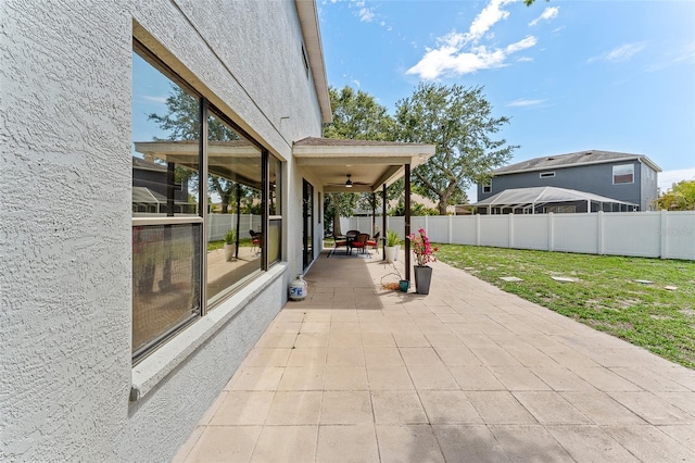 1291 Blackrush Dr, Tarpon Springs, FL 34689 - fenced backyard with a patio and a ceiling fan